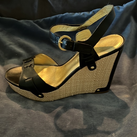 Gorgeous black strappy platform heels - Picture 2 of 9